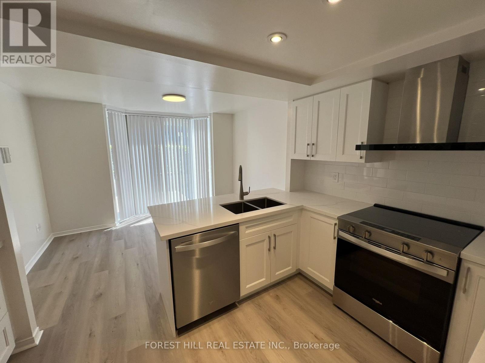 21 LOWER VILLAGE GATE Toronto (Forest Hill South), ON M5P 3L7