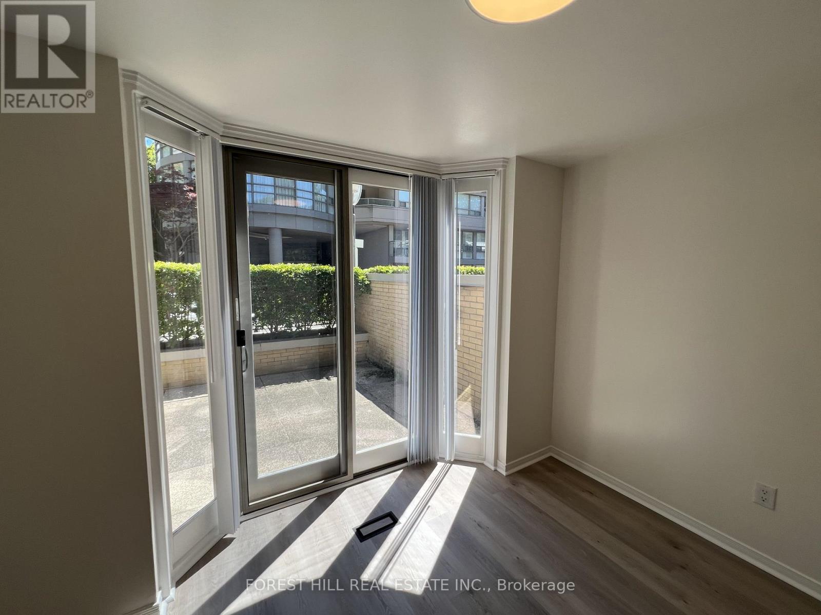 21 LOWER VILLAGE GATE Toronto (Forest Hill South), ON M5P 3L7