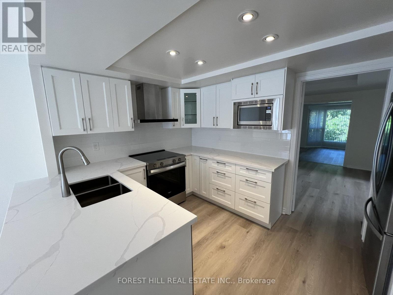 21 Lower Village Gate, Toronto, Ontario M5P 3L7 - Photo 3 - C13664514