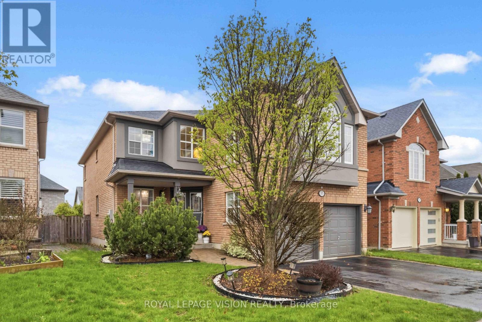 55 Medland Avenue E, Whitby, Ontario L1P 1S7 - Photo 1 - E13664578
