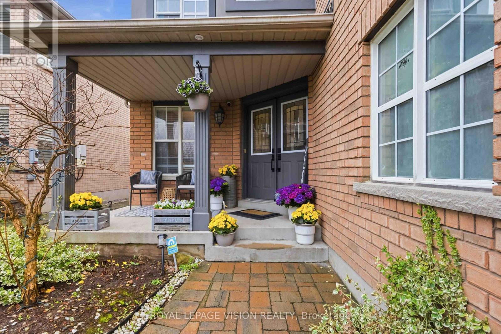 55 Medland Avenue E, Whitby, Ontario L1P 1S7 - Photo 4 - E13664578