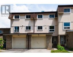 32 - 44 CHESTER LE BOULEVARD, Toronto, Ontario