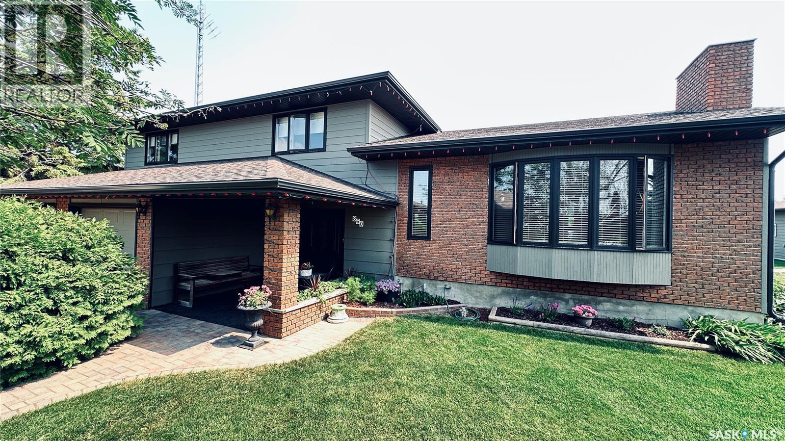 816 1st Avenue, Zenon Park, Saskatchewan  S0E 1W0 - Photo 1 - SK045206