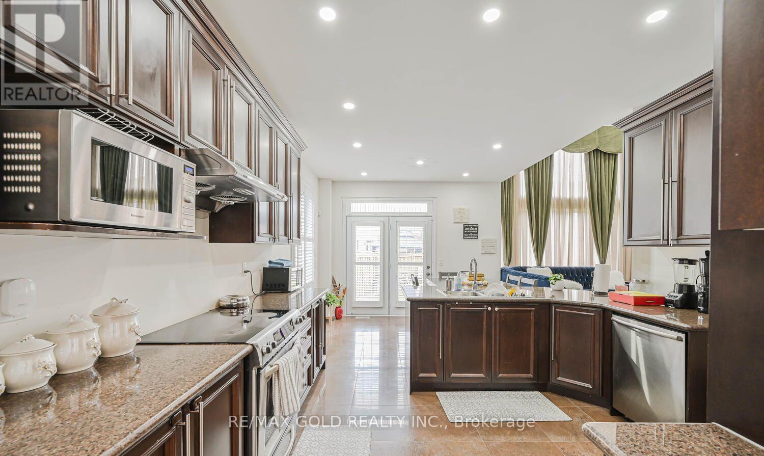37 Scotchmere Crescent, Brampton, Ontario L6P 3A6 - Photo 13 - W13664460