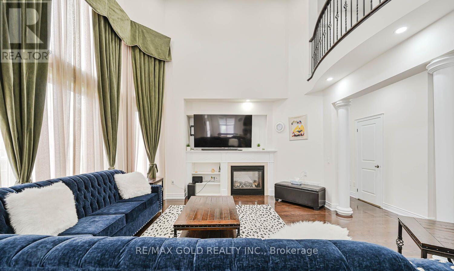 37 Scotchmere Crescent, Brampton, Ontario L6P 3A6 - Photo 5 - W13664460