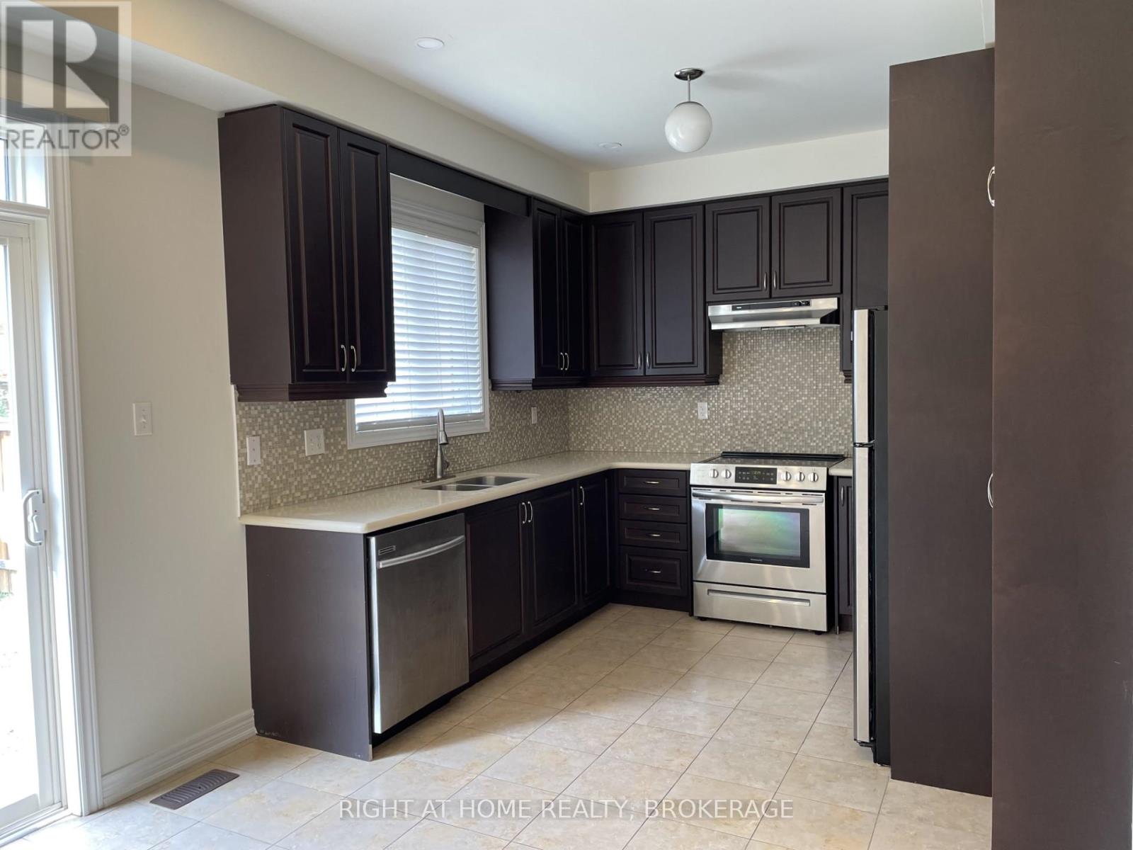 3211 Edwyna Drive, Mississauga, Ontario L5M 0V3 - Photo 5 - W13664462
