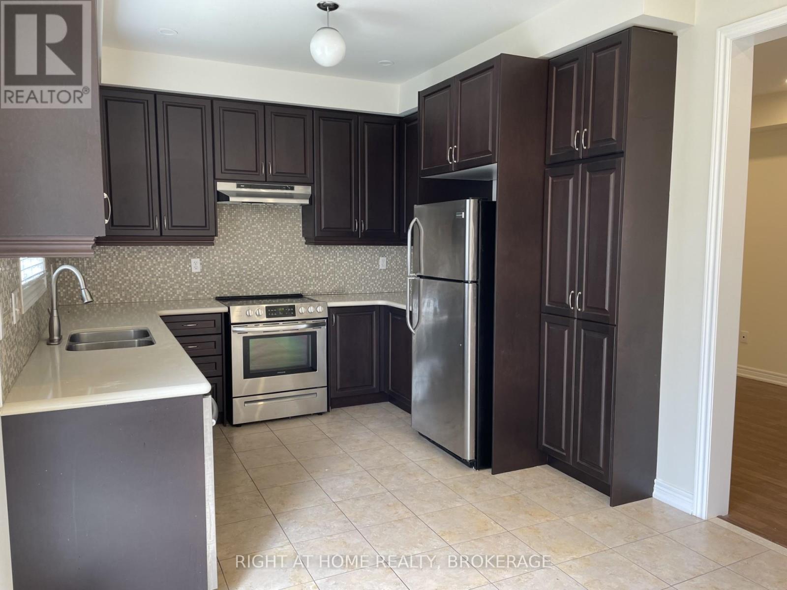 3211 Edwyna Drive, Mississauga, Ontario L5M 0V3 - Photo 6 - W13664462