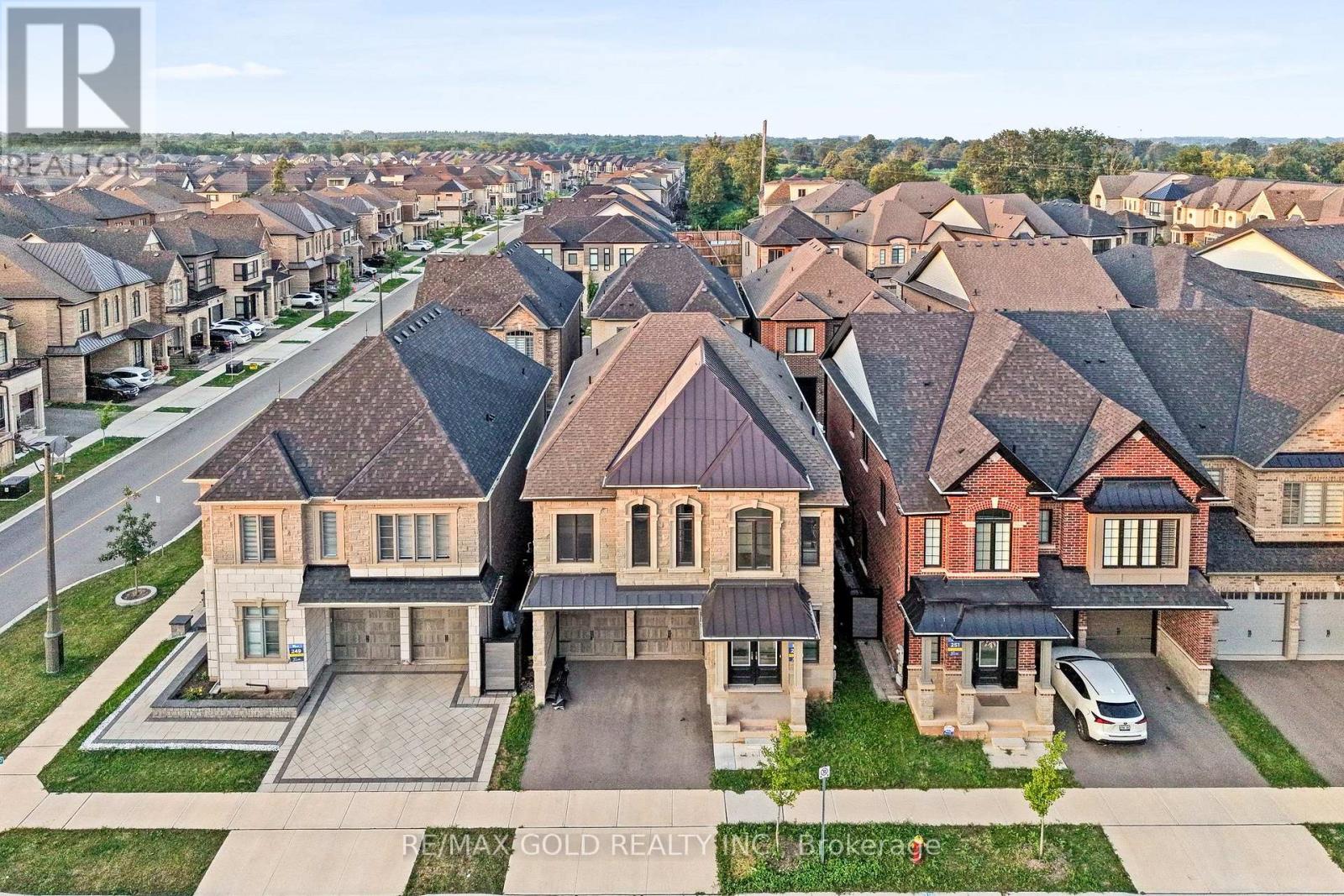 1199 Queens Plate Road E, Oakville, Ontario L6M 5M4 - Photo 3 - W13664474