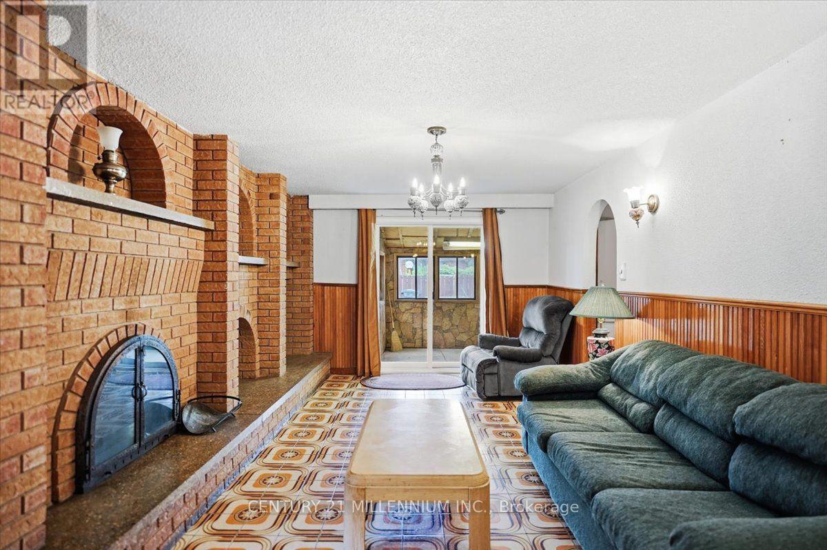 9 Cheryl Court, Brampton, Ontario  L6V 3C2 - Photo 9 - W13664482