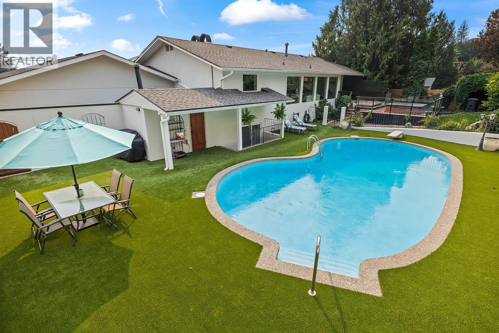 2340 Thacker Drive, West Kelowna, British Columbia  V1Z 1V8 - Photo 2 - 10396919