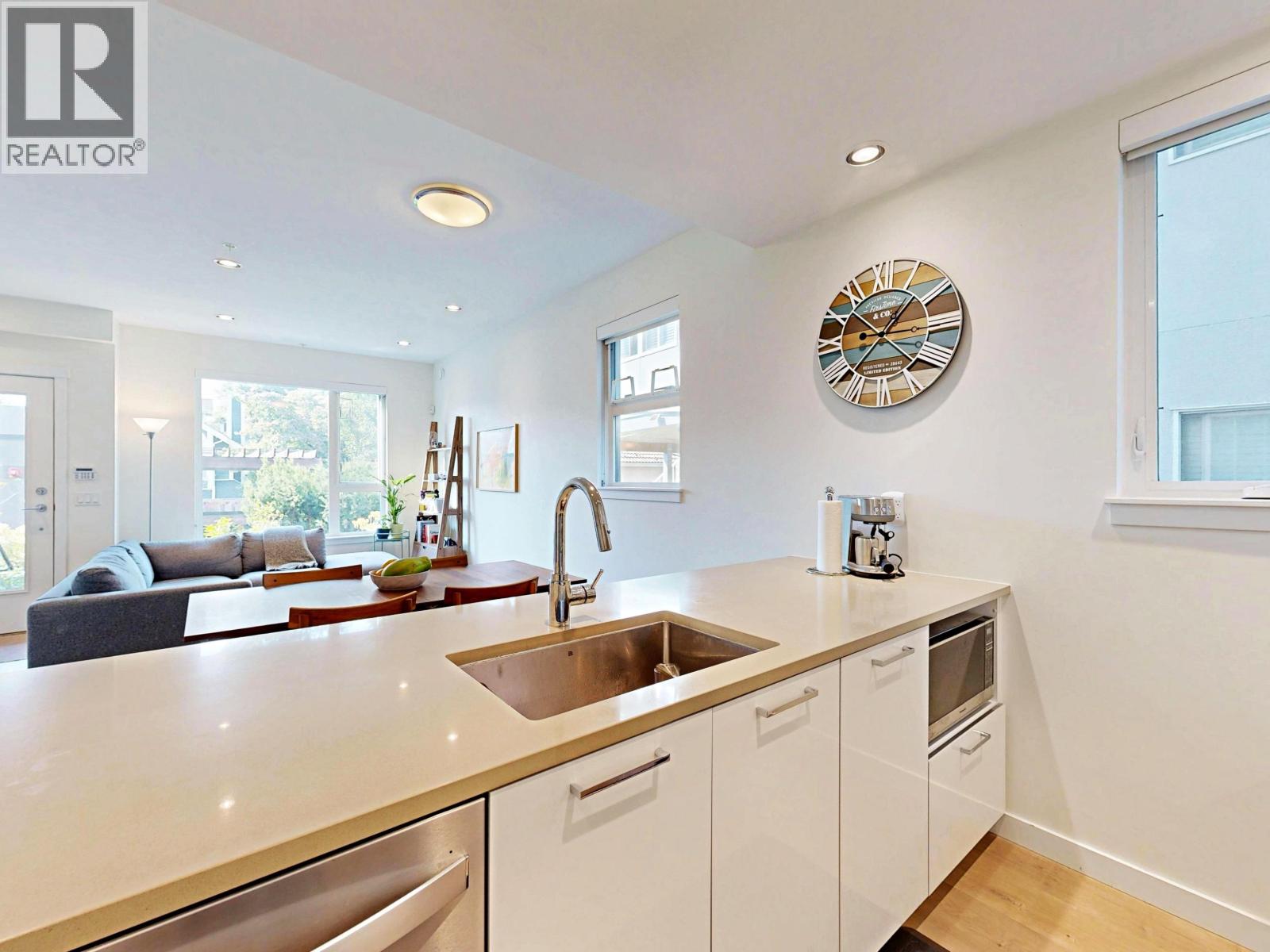 4527 Earles Street, Vancouver, British Columbia  V5R 3R1 - Photo 12 - R3154898