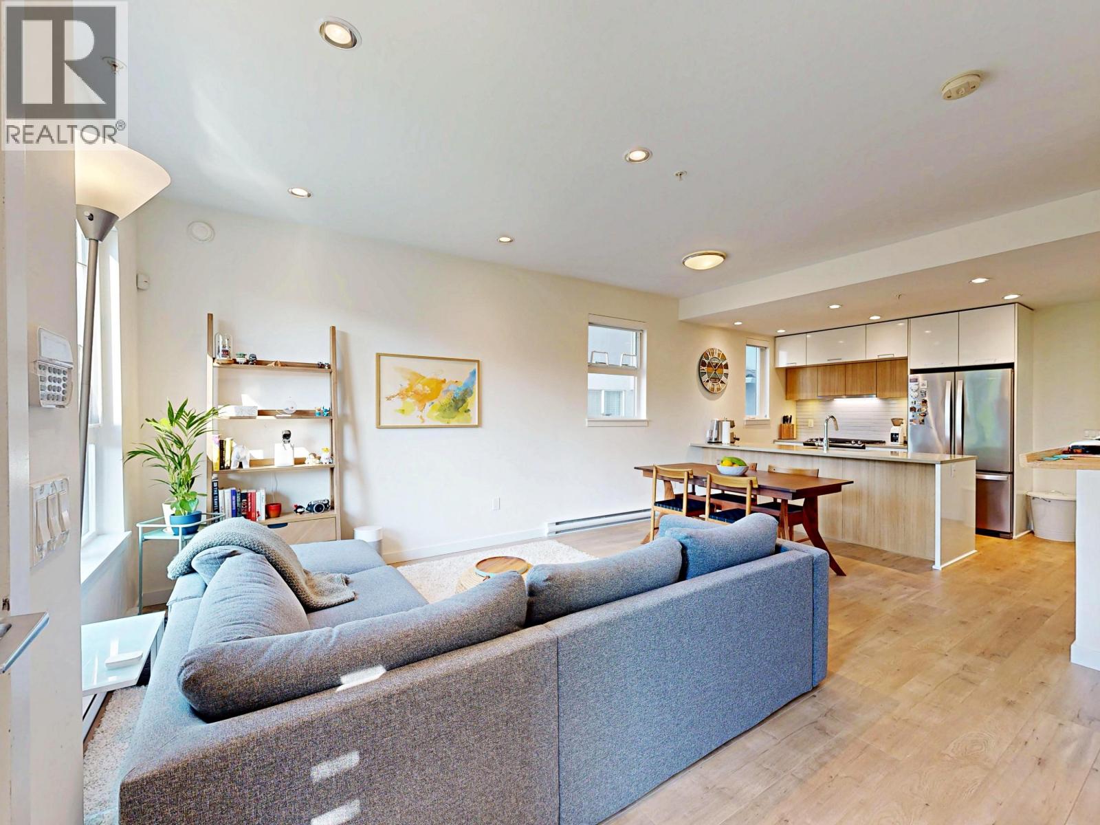 4527 Earles Street, Vancouver, British Columbia  V5R 3R1 - Photo 4 - R3154898