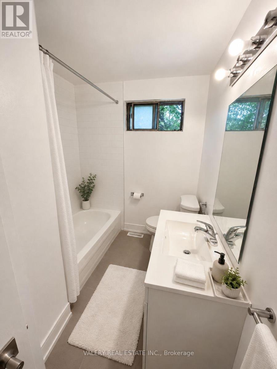 Th8 - 75 Eastdale Avenue, Toronto, Ontario  M4C 5N3 - Photo 7 - E13656910