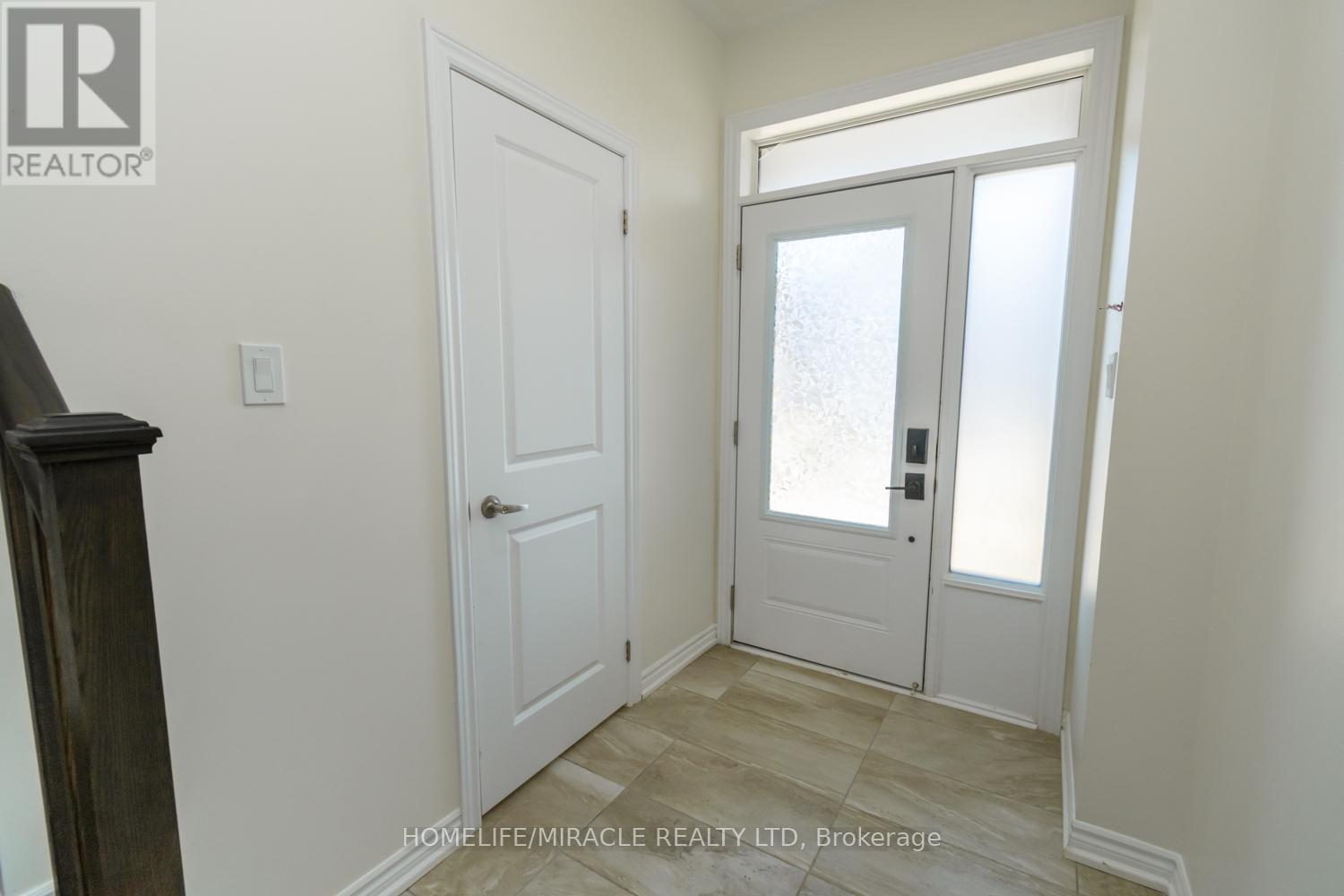 34 Valleybrook Road, Barrie, Ontario  L9J 0L4 - Photo 6 - S13664538