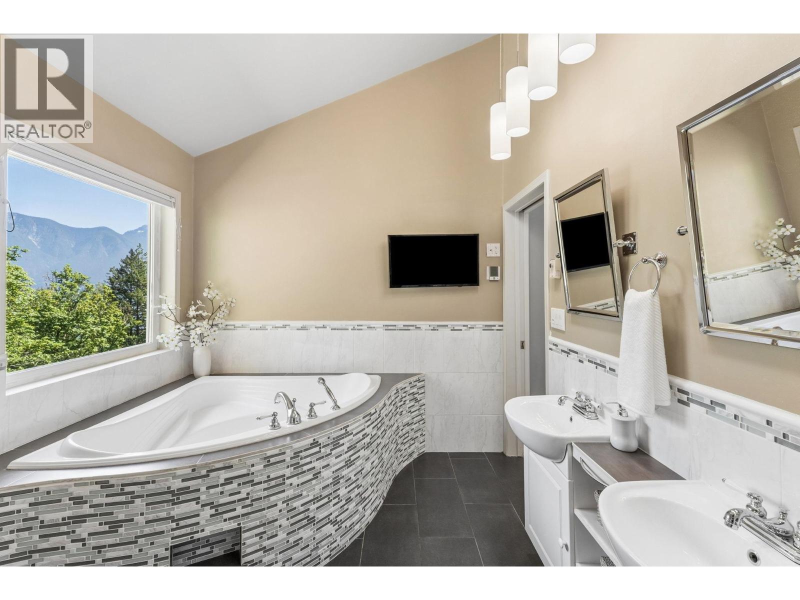 1390 Eagle Cliff Road, Bowen Island, British Columbia  V0N 1G1 - Photo 12 - R3154927