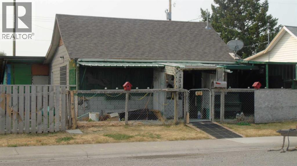 <div class="slider-price">$120,000</div><p>232 12, Fort Macleod, Alberta</p>