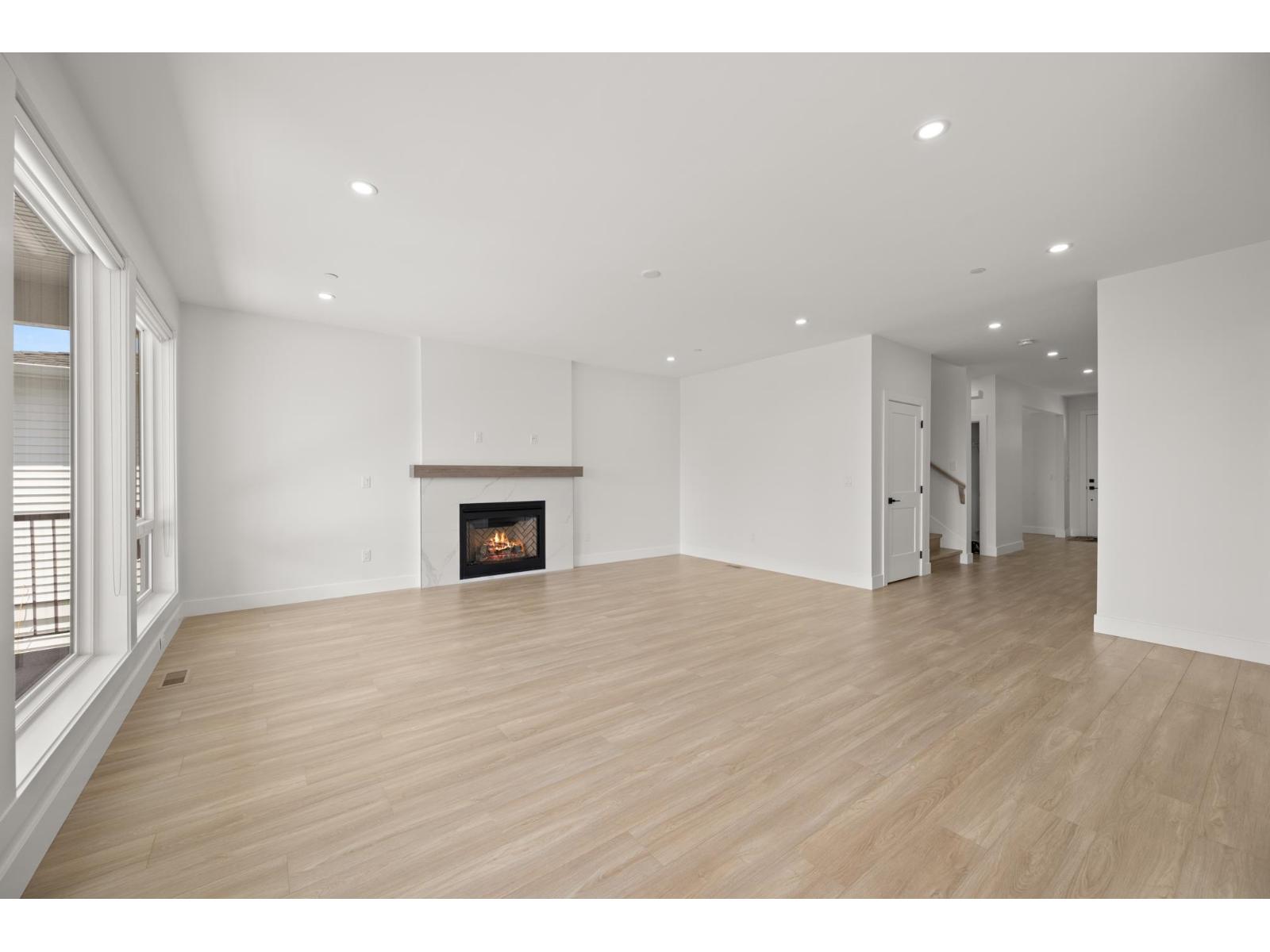 34030 Parr Avenue, Mission, British Columbia  V2V 6B2 - Photo 3 - R3154149