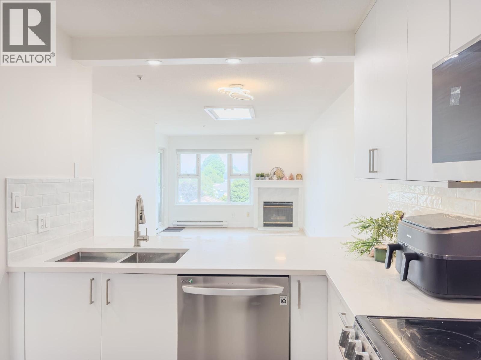 311 4893 CLARENDON STREET, Vancouver, British Columbia