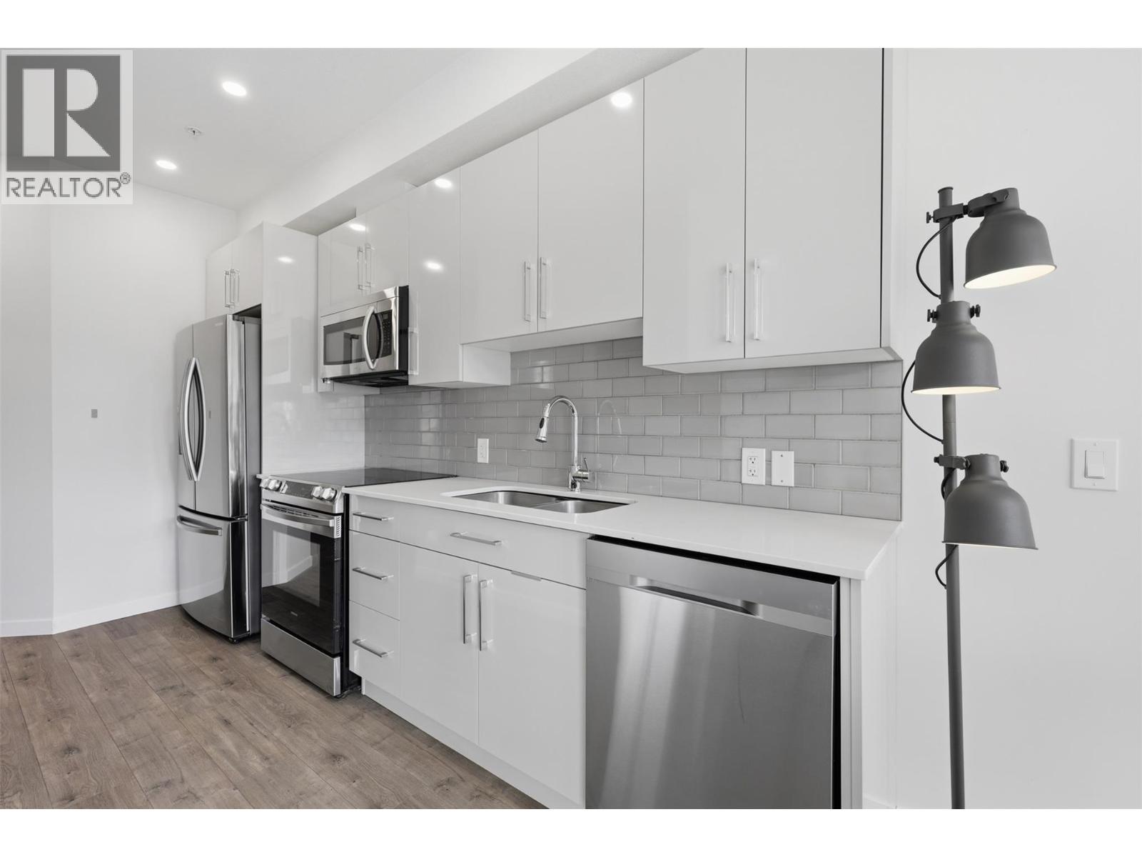 1880 Hugh Allan Drive Unit# 306, Kamloops, British Columbia  V1S 0E8 - Photo 3 - 10391507