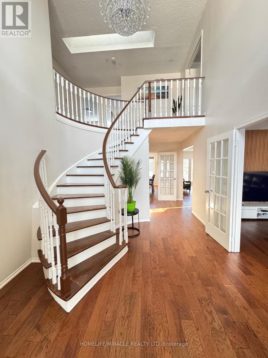 32 Plover Place, Brampton, Ontario L6W 4C4 - Photo 7 - W13664606