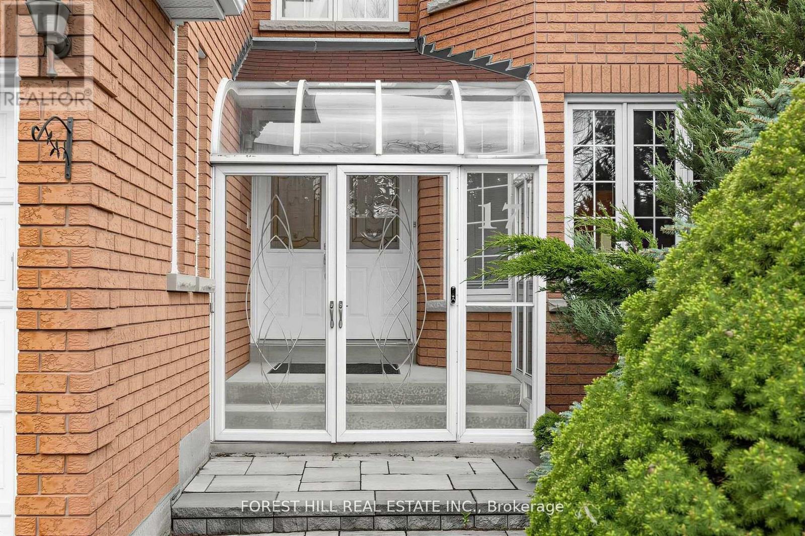 17 Lady Lynn Crescent, Richmond Hill, Ontario  L4B 3V5 - Photo 3 - N13447270