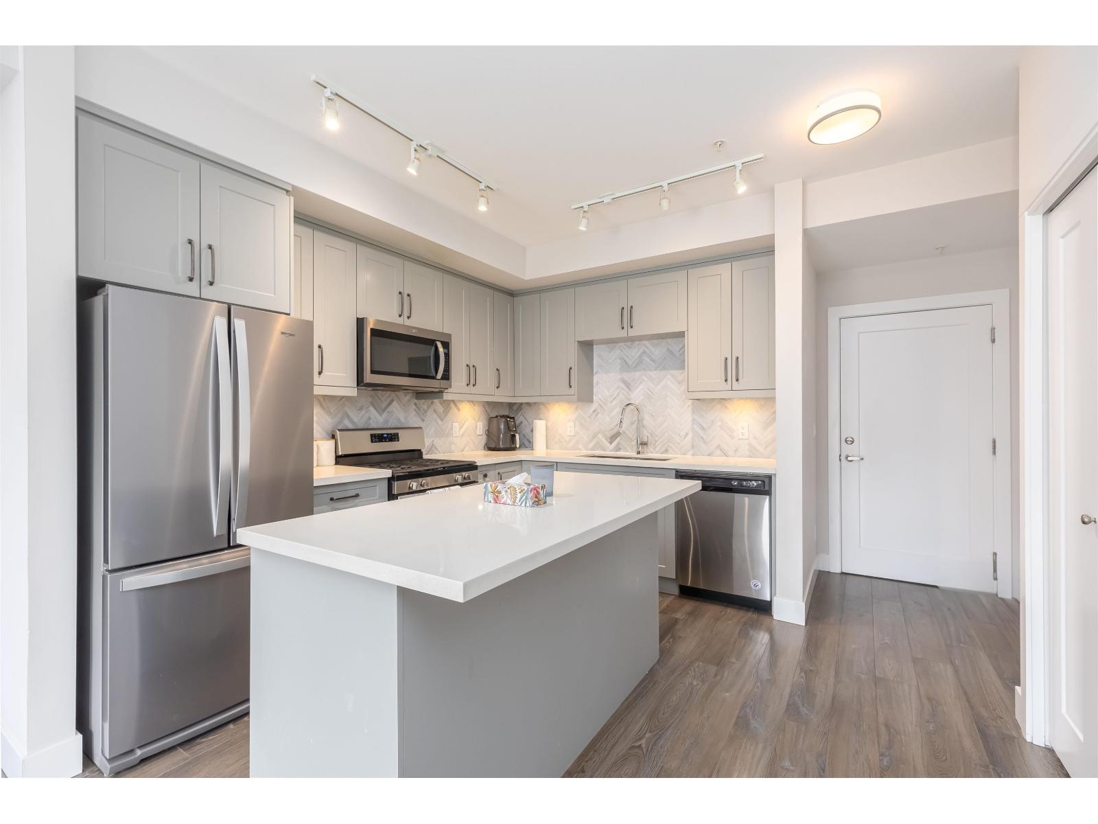 303 14605 Mcdougall Drive, Surrey, British Columbia  V4P 0G7 - Photo 4 - R3154949