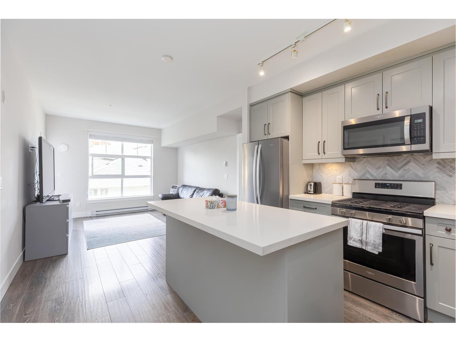 303 14605 Mcdougall Drive, Surrey, British Columbia  V4P 0G7 - Photo 3 - R3154949
