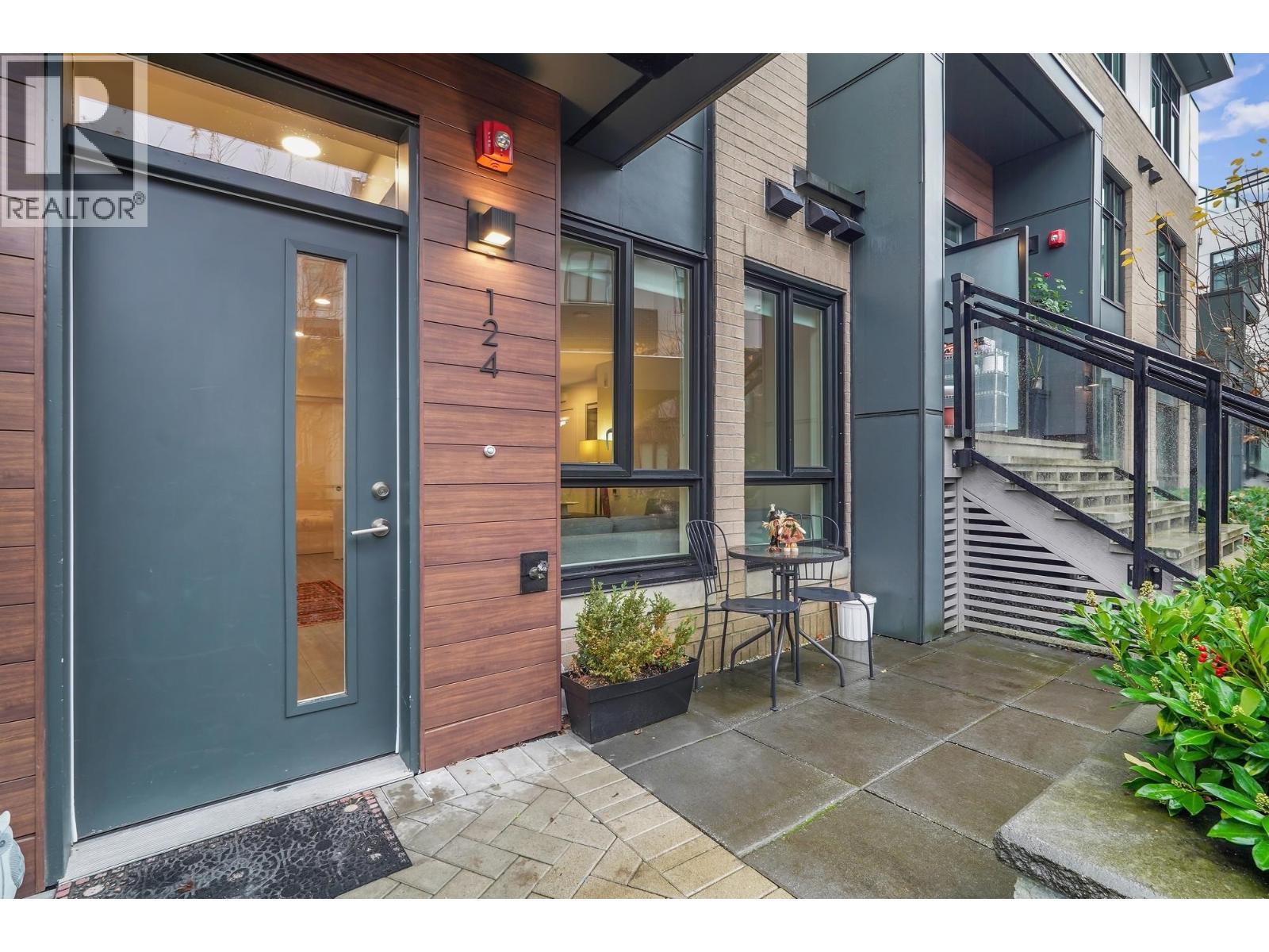 124 2035 Glenaire Drive, North Vancouver, British Columbia  V7P 1Y2 - Photo 2 - R3133146