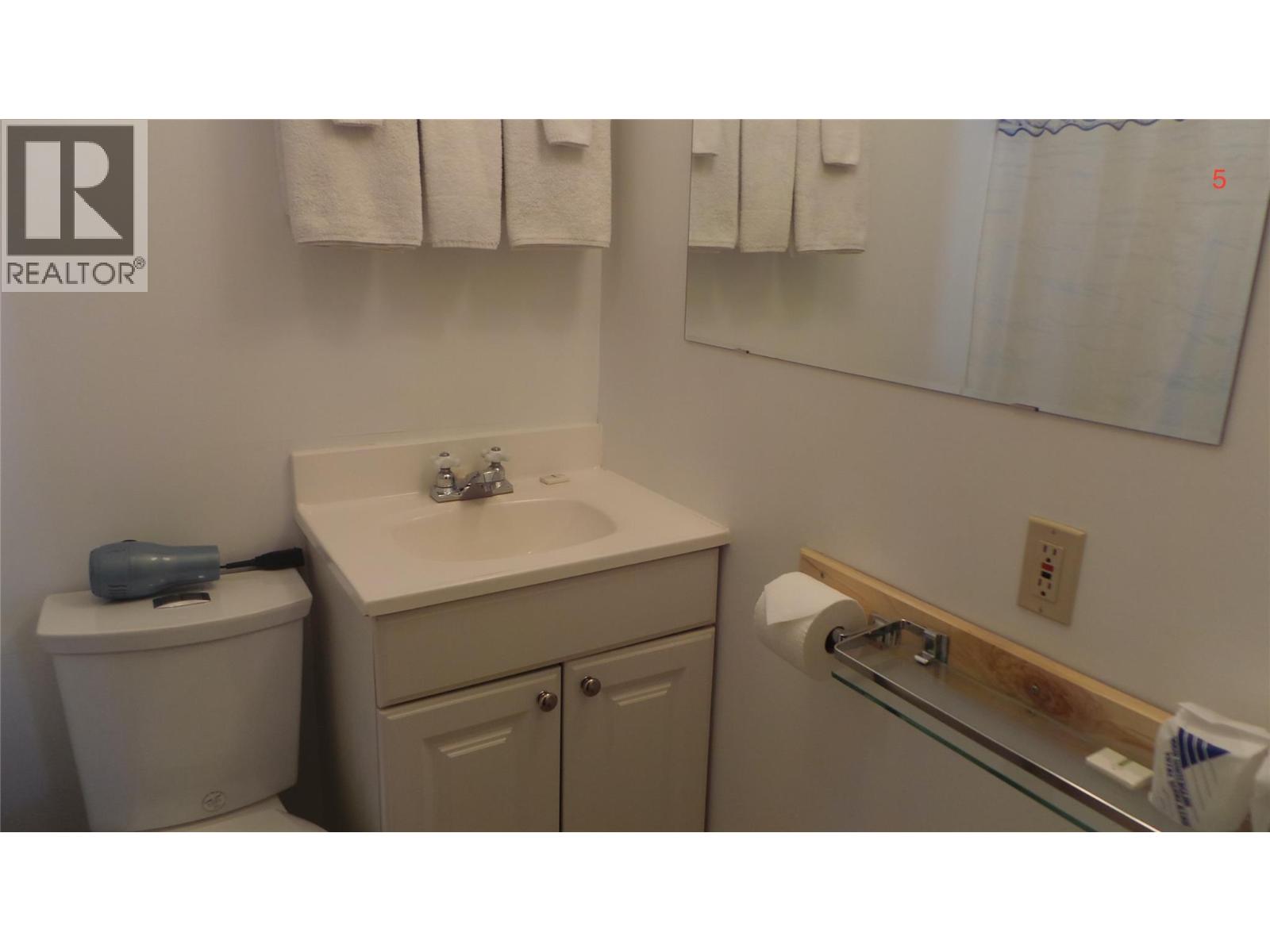 6532 Wasa Lake Park Drive, Wasa, British Columbia  V0B 2K0 - Photo 16 - 10395311