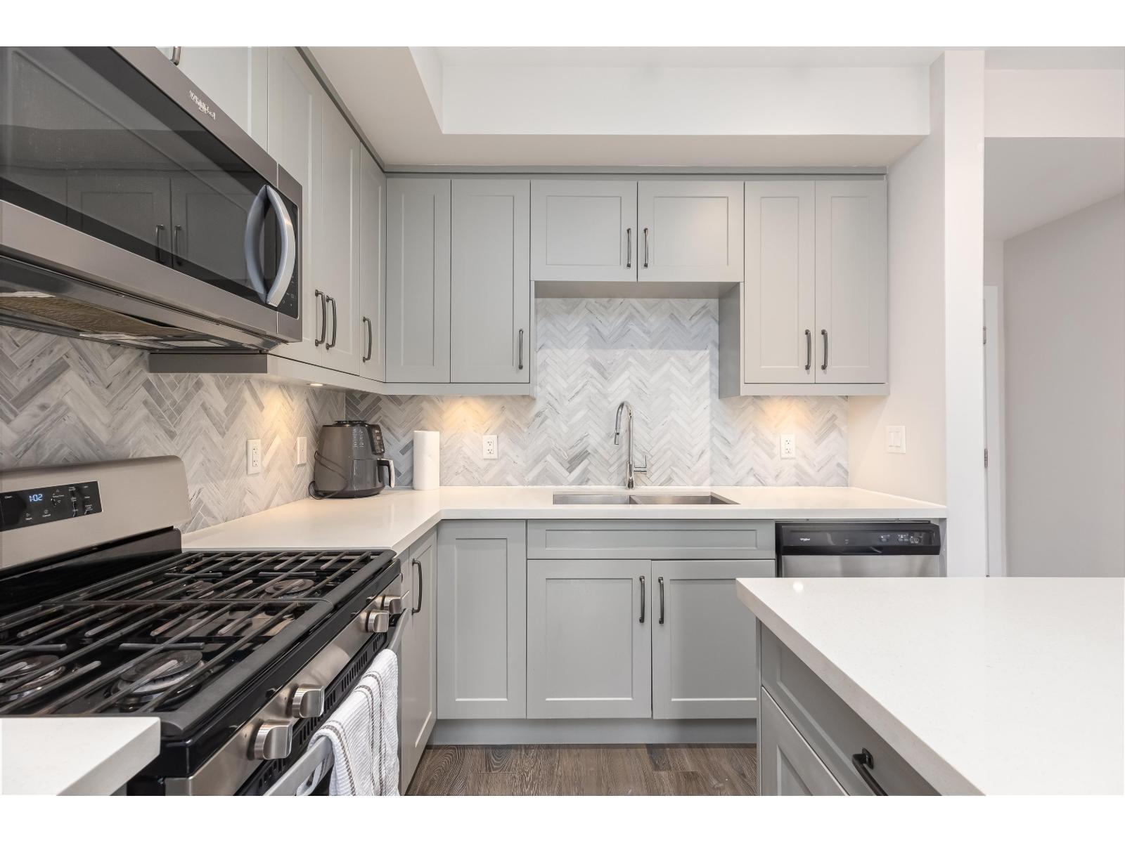 303 14605 Mcdougall Drive, Surrey, British Columbia  V4P 0G7 - Photo 2 - R3154949