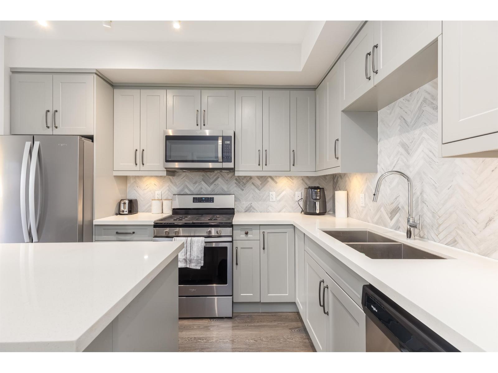 303 14605 Mcdougall Drive, Surrey, British Columbia  V4P 0G7 - Photo 1 - R3154949