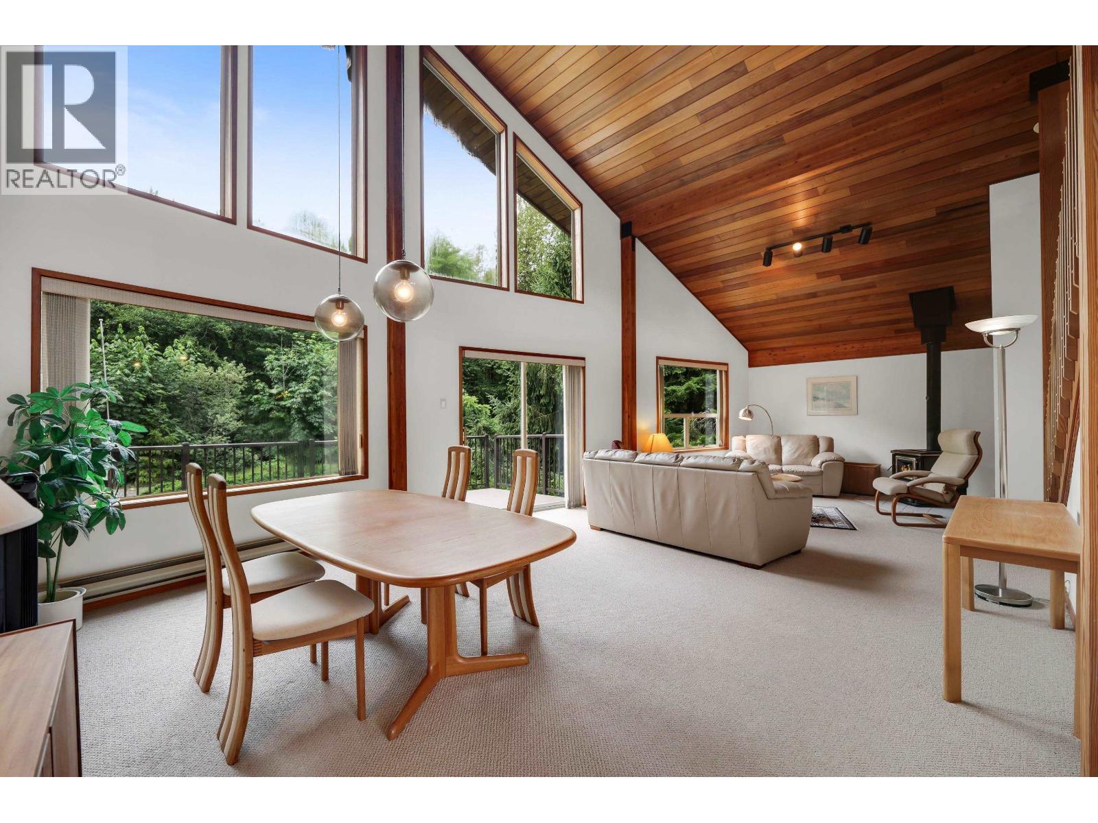 1464 Maple Crescent, Squamish, British Columbia  V0N 1H0 - Photo 2 - R3141016