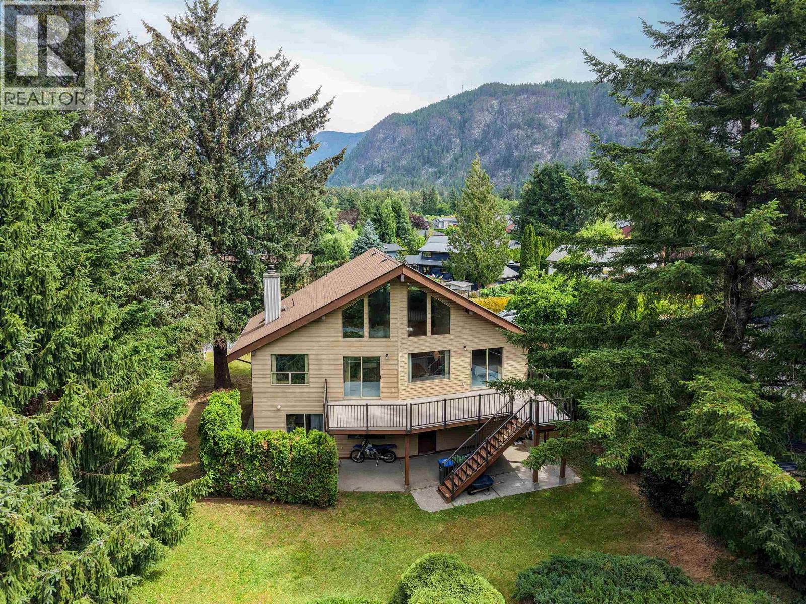 1464 Maple Crescent, Squamish, British Columbia  V0N 1H0 - Photo 6 - R3141016
