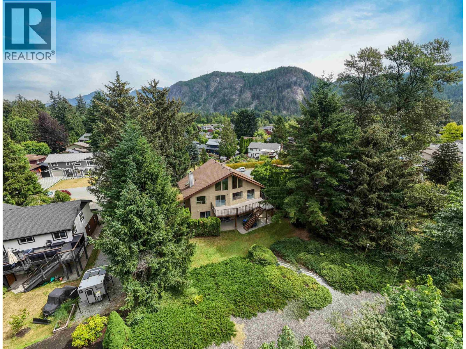 1464 Maple Crescent, Squamish, British Columbia  V0N 1H0 - Photo 1 - R3141016