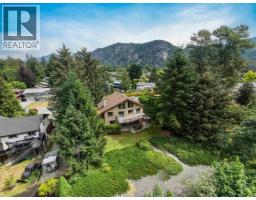 1464 MAPLE CRESCENT, Squamish, British Columbia