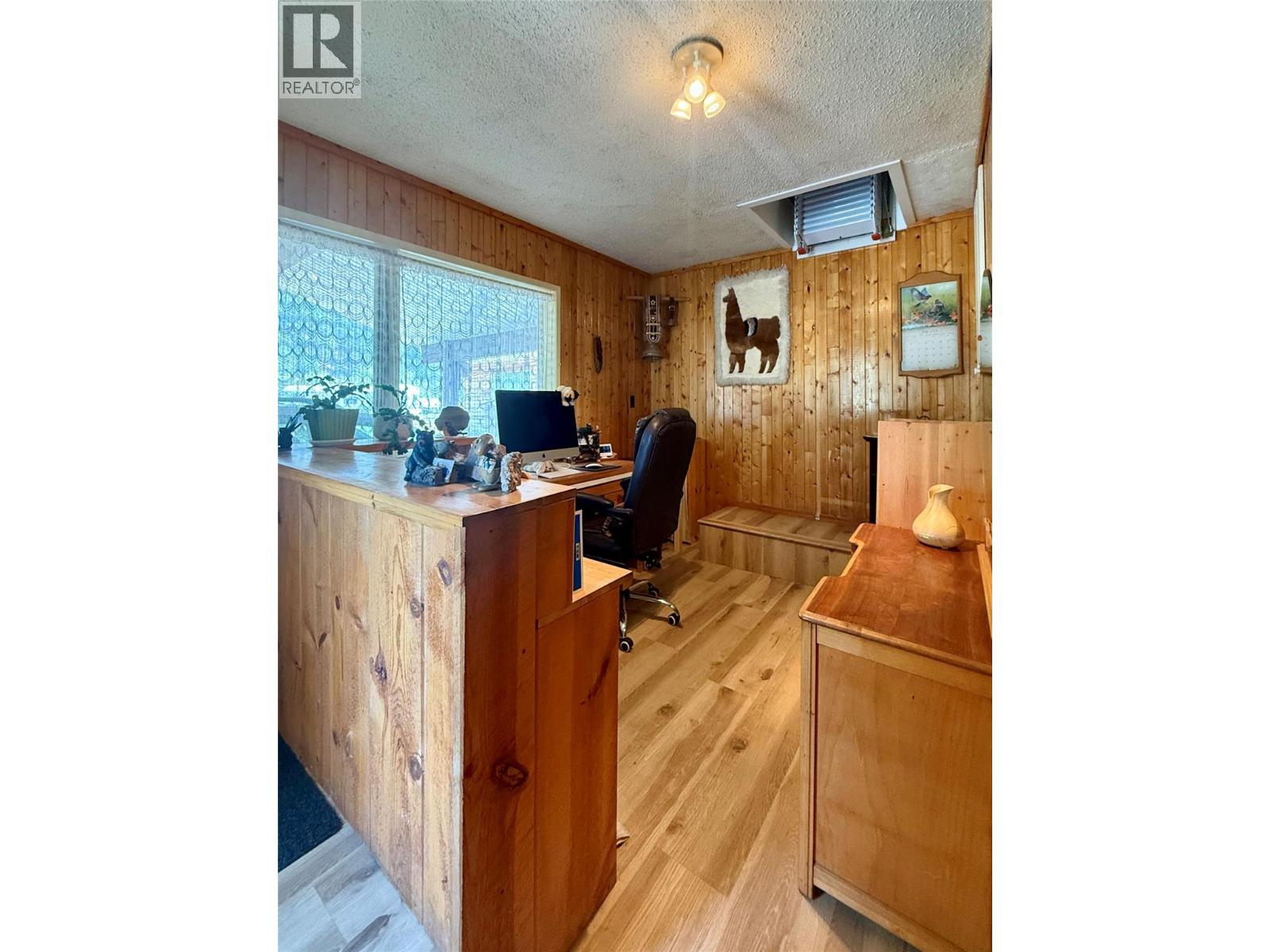 6532 Wasa Lake Park Drive, Wasa, British Columbia  V0B 2K0 - Photo 12 - 10395436