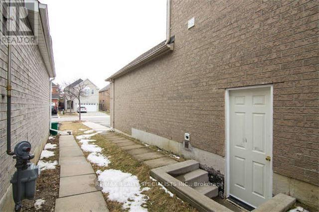 Main & 2nd - 10 Treepark Street, Brampton, Ontario L6R 1T3 - Photo 19 - W13664636