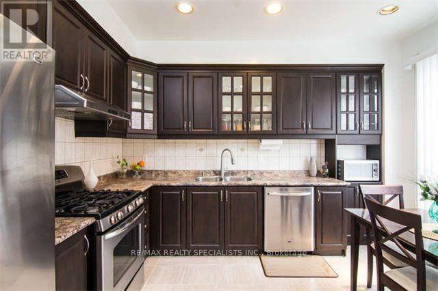 Main & 2nd - 10 Treepark Street, Brampton, Ontario L6R 1T3 - Photo 5 - W13664636
