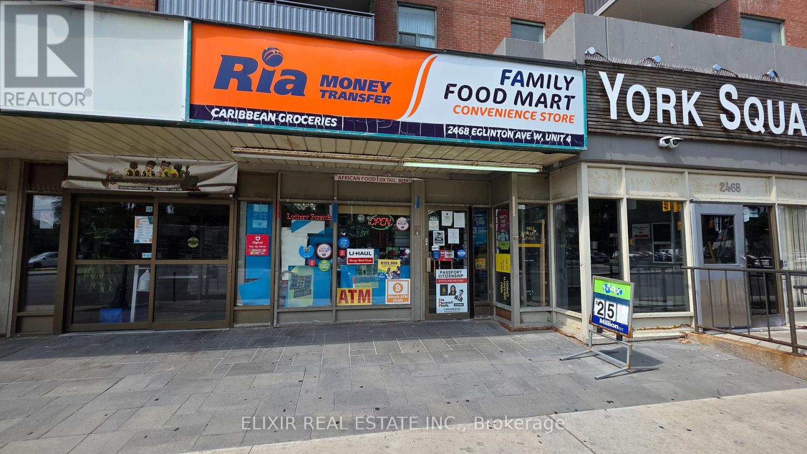 4- 2468 Eglinton Avenue W, Toronto, Ontario  M6M 5E2 - Photo 3 - W13664658