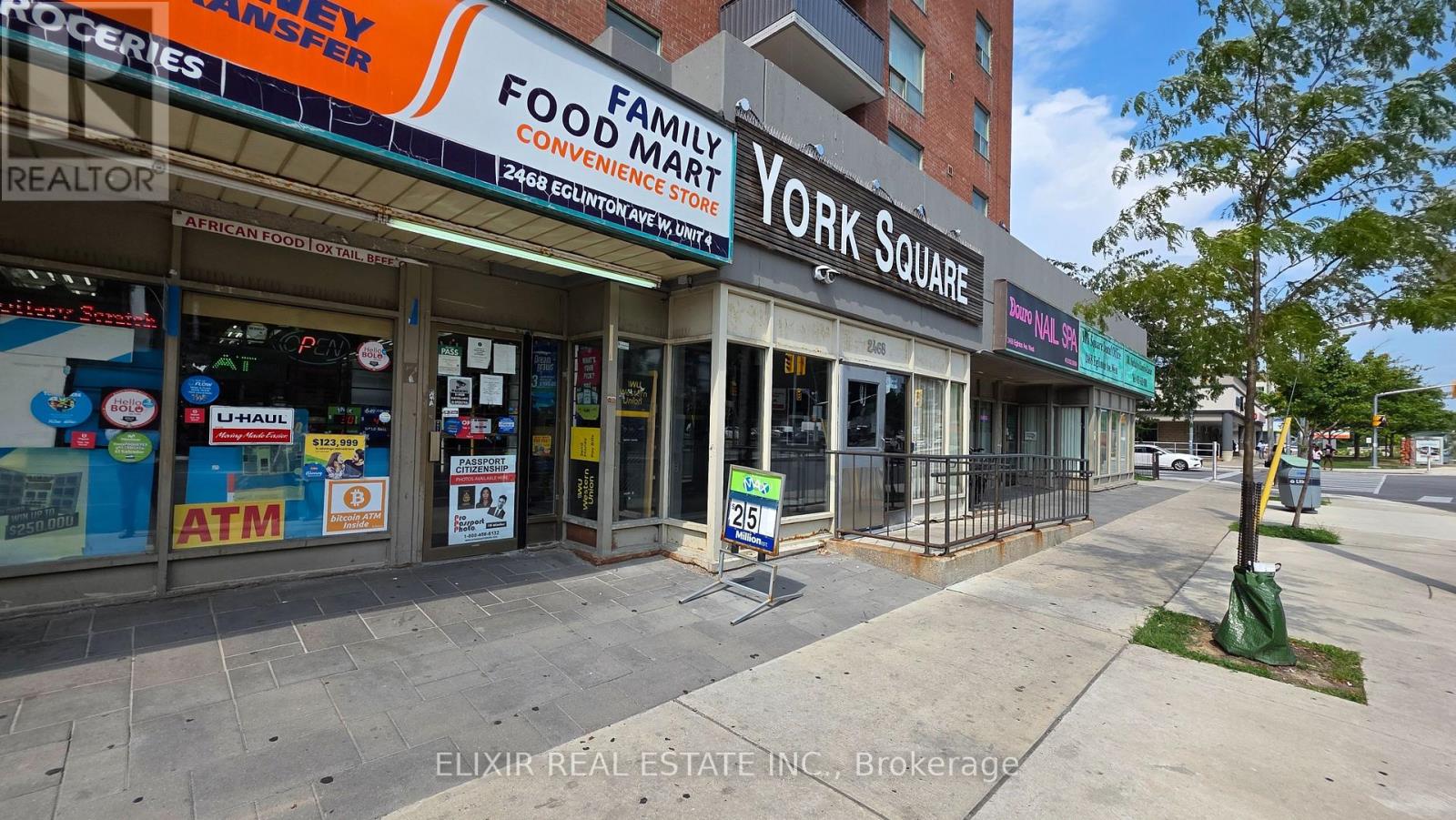 4- 2468 Eglinton Avenue W, Toronto, Ontario  M6M 5E2 - Photo 4 - W13664658