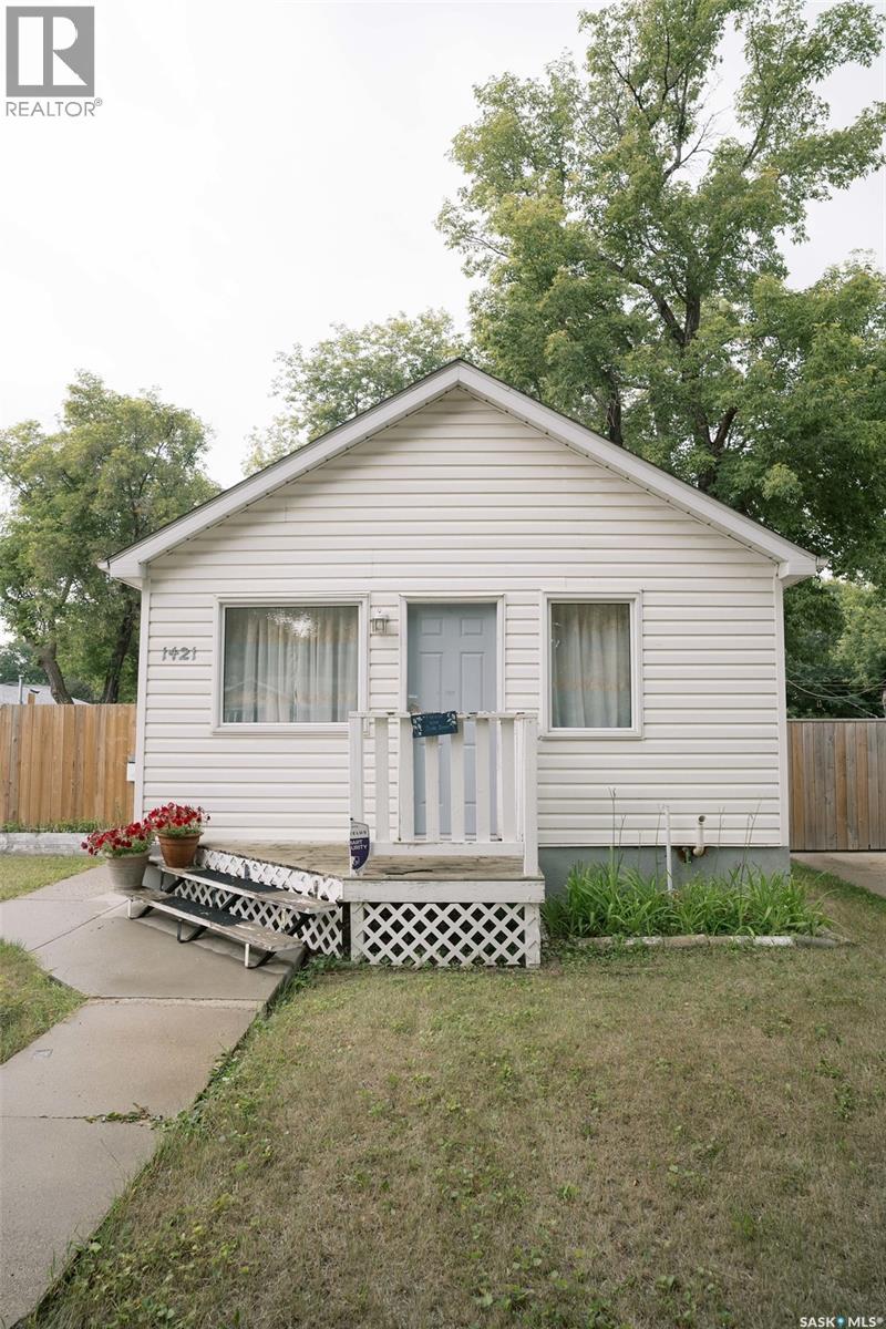 1421 H Avenue N, Saskatoon, Saskatchewan  S7L 2E5 - Photo 1 - SK045258