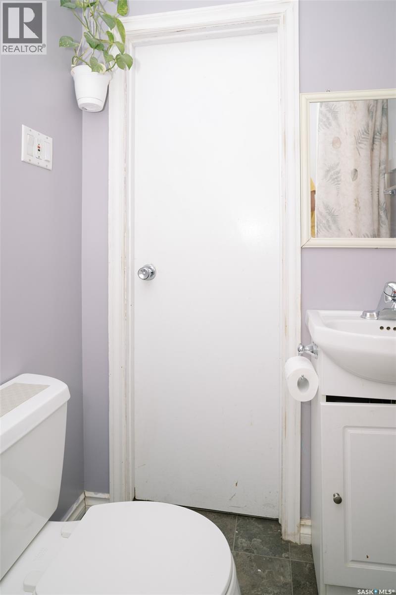1421 H Avenue N, Saskatoon, Saskatchewan  S7L 2E5 - Photo 19 - SK045258