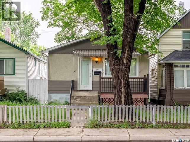 1827 Quebec Street, Regina, Saskatchewan  S4P 1J6 - Photo 1 - SK045029