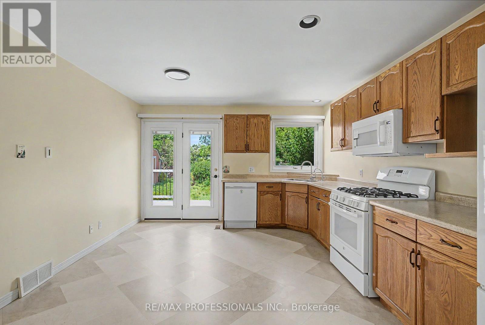 576 Thorndale Drive, Waterloo, Ontario  N2T 2P9 - Photo 12 - X13664628