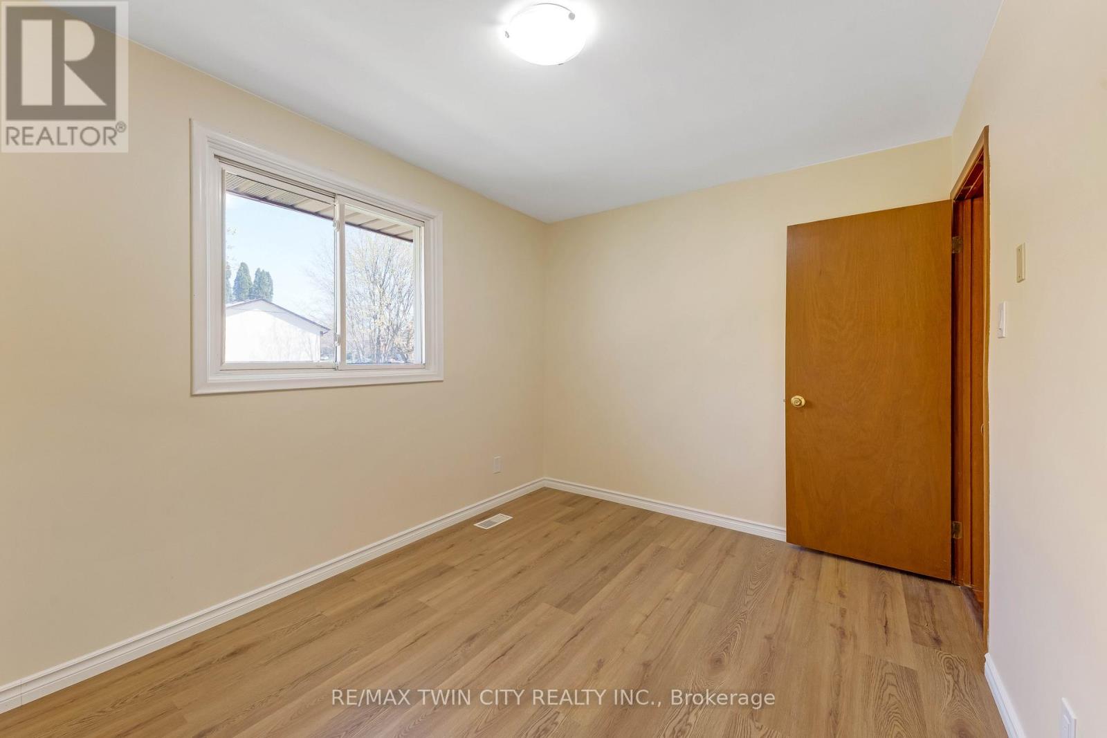 402 Lakeview Drive, Waterloo, Ontario  N2L 4Z6 - Photo 14 - X13664634