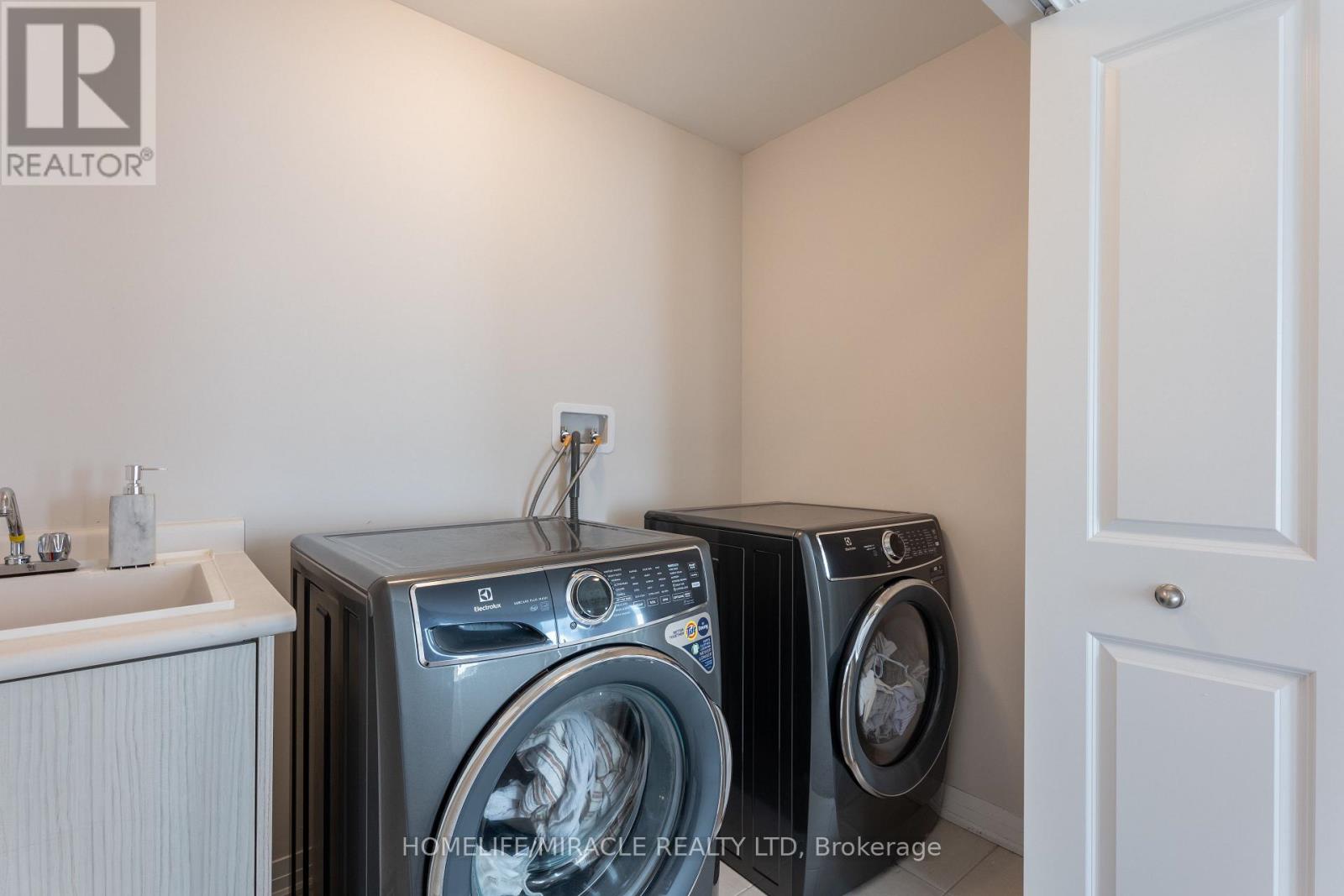 69 Mary Watson Street, North Dumfries, Ontario  N0B 1E0 - Photo 46 - X13664664