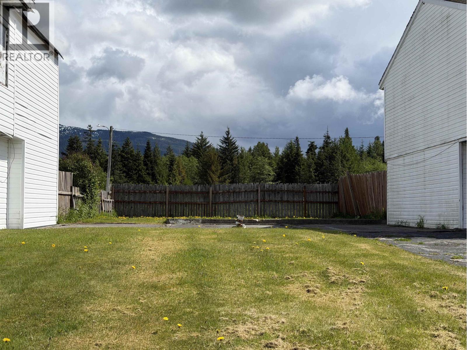 55-57 Mallard Street, Kitimat, British Columbia  V8C 1N2 - Photo 2 - R3154457