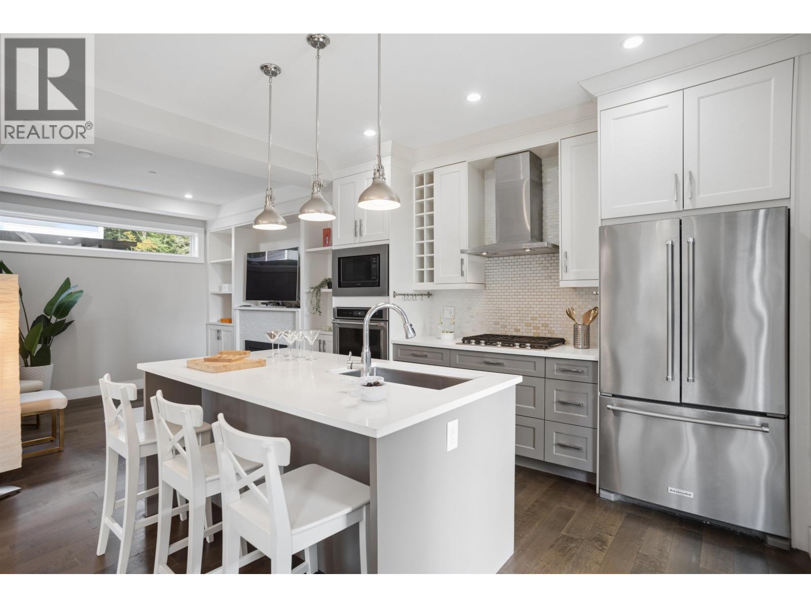 2020 Carson Court, North Vancouver, British Columbia V7M 0E1 - Photo 5 - R3154967