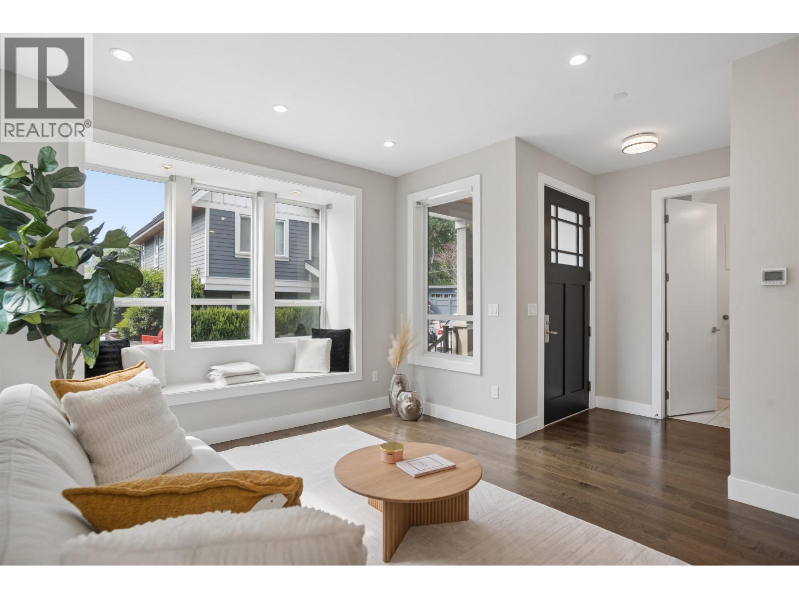 2020 Carson Court, North Vancouver, British Columbia V7M 0E1 - Photo 6 - R3154967