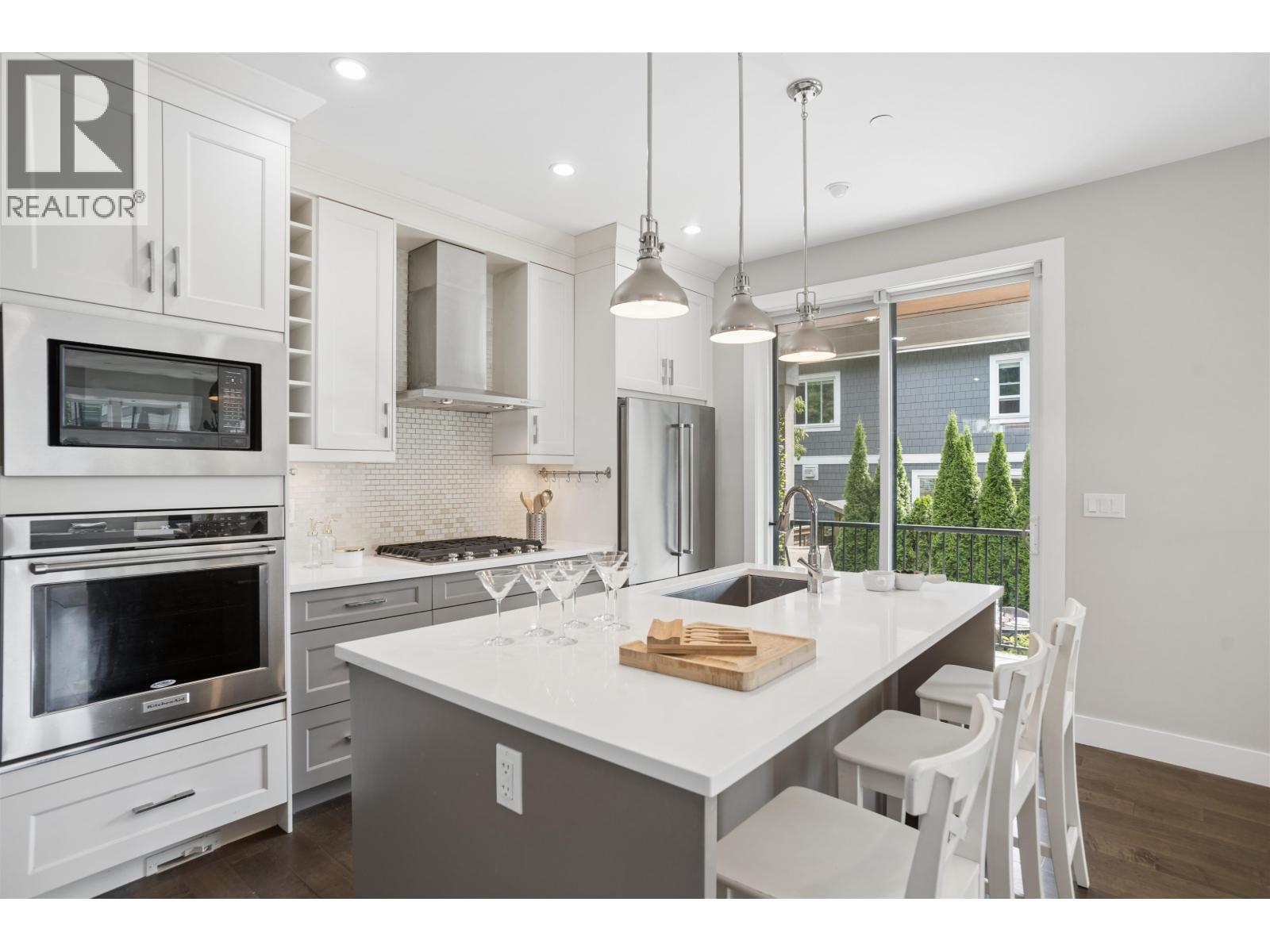 2020 Carson Court, North Vancouver, British Columbia V7M 0E1 - Photo 8 - R3154967
